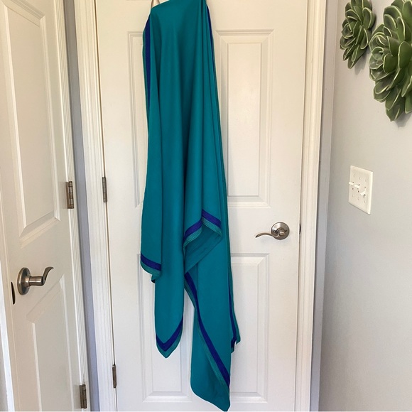 Beautiful table runner, NWT, deep turquoise - Picture 4 of 6